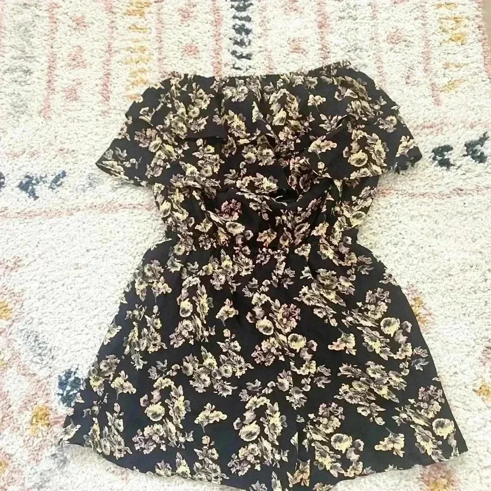 Planet‎ blue floral romper